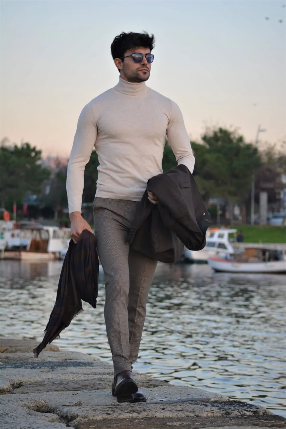 Brooks Slim Fit Beige Woolen Turtleneck