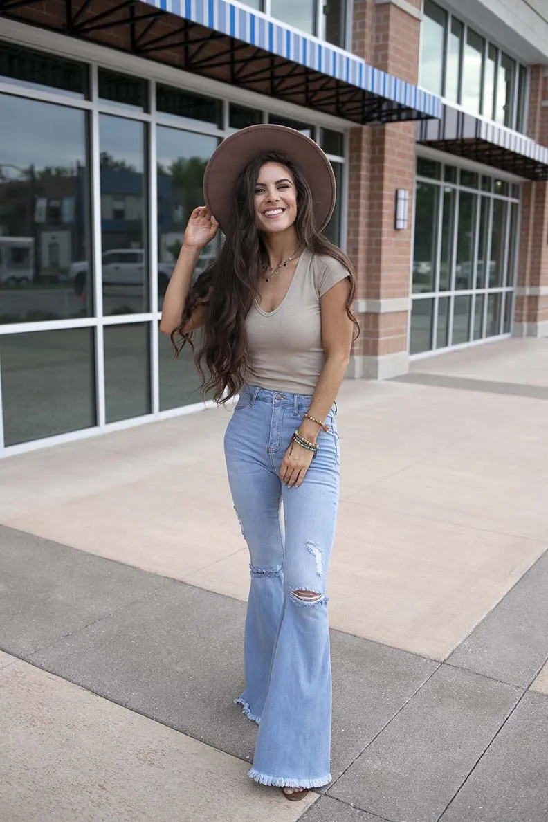 Lyra Ribbed Cropped V-Neck Top - Tan